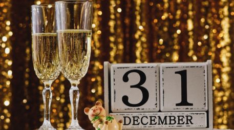 Con la llegada del Año Nuevo, muchas personas recurren a costumbres heredadas que buscan atraer buena energía para el ciclo que comienza. CANVA