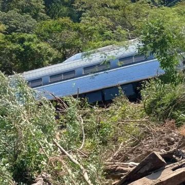 Se solicitó el apoyo de ambulancias para el rescate de personas lesionadas tras el incidente. ESPECIAL / SUN