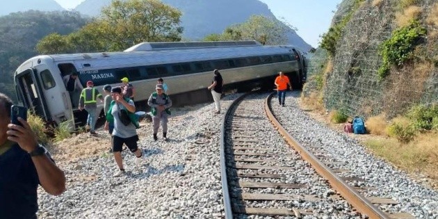 Confirman 20 heridos tras descarrilamiento del Tren Interoce&aacute;nico en Oaxaca