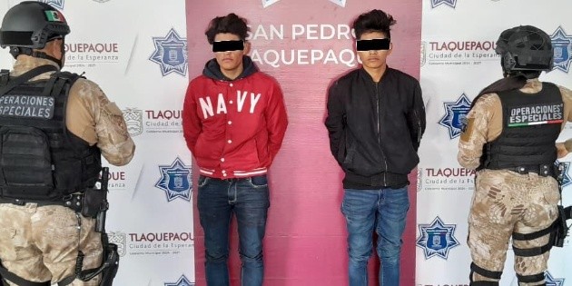 Detienen en Tlaquepaque a dos hombres por portaci&oacute;n de arma de fuego y robo de motocicleta