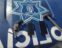 De igual manera se asegura un arma de fuego revólver y un martillo. CORTESÍA