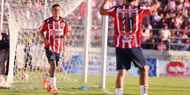 Chivas arranca la pretemporada con goleada ante Irapuato