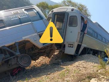 El almirante explicó que se descarriló la locomotora, lo que llevó a que los cuatro vagones se salieran de las vías. ESPECIAL / SEMAR