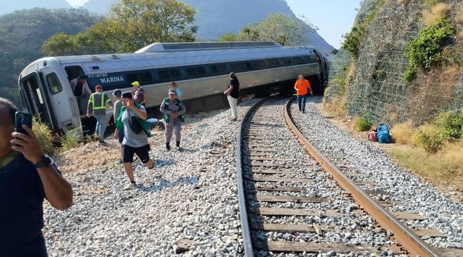 Un total de nueve personas fueron atendidas en sitio, 109 atendidas en hospital, de los cuales 44 se mantienen hospitalizadas y confirmó el fallecimiento de 13 personas. EFE / Secretaría de Marina