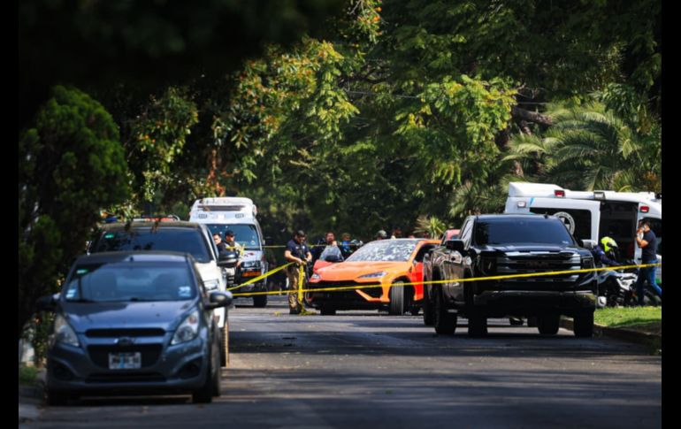 La Fiscalía de Jalisco añadió que se encuentra ya realizando las investigaciones pertinentes, lo que implica que la circulación peatonal y vehicular en la zona estará restringida algunas horas más. EL INFORMADOR / J. ACOSTA