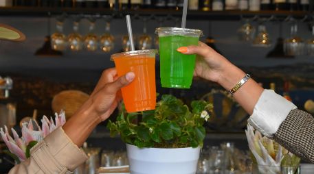 En el año 2021 en Francia se prohibieron los popotes, los cubiertos y los palitos de plástico desechables. Unsplash