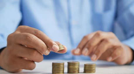 El porcentaje de personas que planea ahorrar es ligeramente menor al registrado en los propósitos de 2025. Unsplash