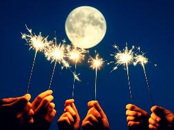 El 2026 está por iniciar, y con ello, la primera Luna llena del año llegará más brillante que nunca. ESPECIAL / CANVA