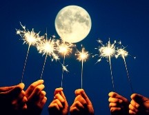 El 2026 está por iniciar, y con ello, la primera Luna llena del año llegará más brillante que nunca. ESPECIAL / CANVA