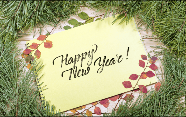 Sea cual sea el estilo que elijas, lo importante es transmitir un deseo sincero para el año que apenas comienza.  CANVA