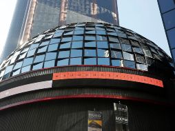 En la jornada, el peso mexicano se depreció un 0.15 % frente al dólar, al cotizar en 17.99 unidades por billete verde, frente a los 17.97 en la jornada anterior, según datos del Banco de México. EFE / ARCHIVO