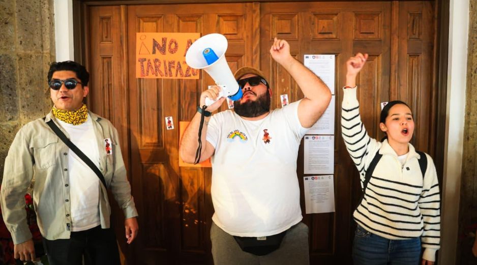 La manifestación se concentró en Casa Jalisco. EL INFORMADOR / J. ACOSTA