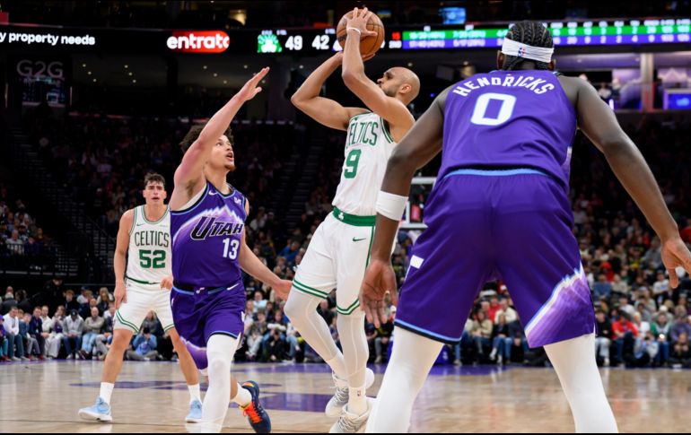 En el juego de esta noche Derrick White anotó 13 de sus 27 puntos en el último cuarto y añadió un récord personal de siete tapas en una actuación única. AP