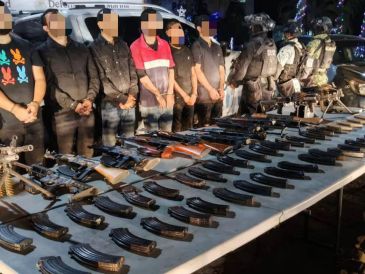 Tras controlar la situación y someter a 6 hombres a los que les aseguraron armas automáticas y cargadores abastecidas, se confirmó que 3 civiles resultaron muertos. ESPECIAL / X/@sspsinaloa1