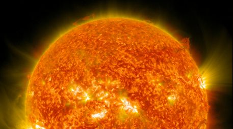 Esto es lo que produce una breve explosión de radiación en la superficie del sol. ESPECIAL / UNSPLASH NASA