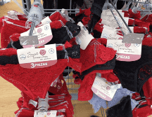 Los precios de las prendas varían entre 50 y 200 pesos, dependiendo del diseño y el material. SUN / J. RAMÍREZ