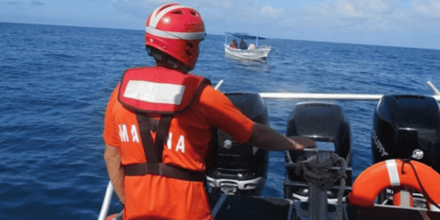 Chiapas: Elementos de la Marina rescatan a tres n&aacute;ufragos en la costa