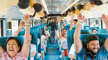 El trayecto se llenó de música, sonrisas y un ambiente de celebración con fotografías de sus pasajeros haciendo el tradicional brindis de Año Nuevo. ESPECIAL