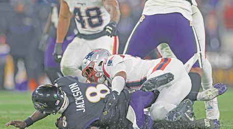 El quarterback se lesionó el pasado 21 de diciembre, en la derrota ante los Patriots, tras recibir un golpe en la espalda durante una jugada terrestre. AFP