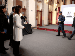 Por el movimiento telúrico, la conferencia presidencial fue interrumpida durante unos minutos. EFE/J. Méndez