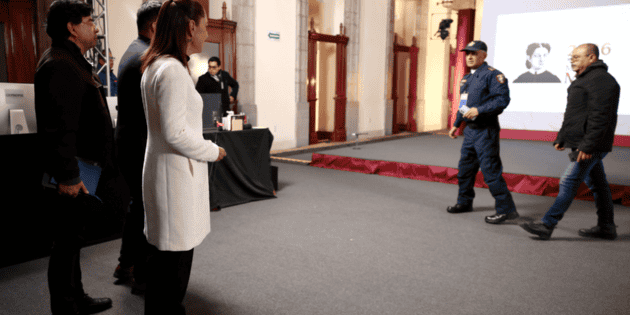 Evac&uacute;an la conferencia Ma&ntilde;anera tras activarse la alerta s&iacute;smica (VIDEO)