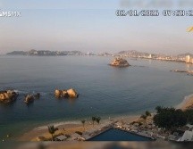 En las imágenes se observan las playas de la Bahía de Acapulco, el interior de viviendas sacudiéndose, así como derrumbes en diferentes zonas. X / @webcamsdemexico