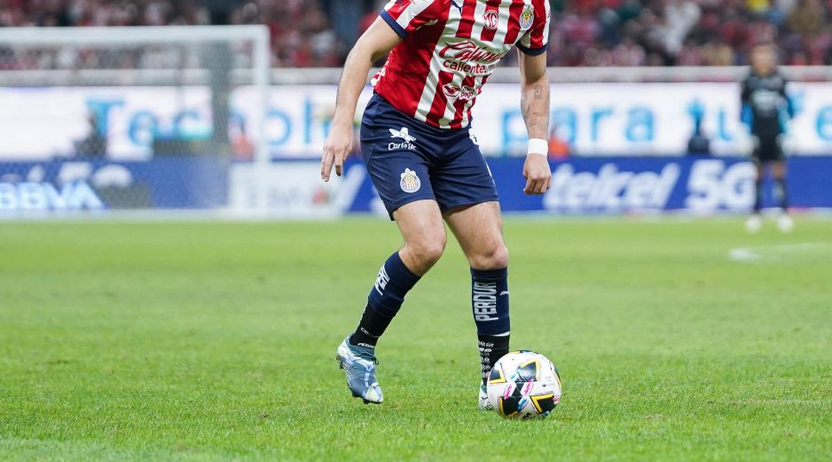 Chivas afrontará el Clausura 2026 con movimientos puntuales en su plantel. IMAGO7