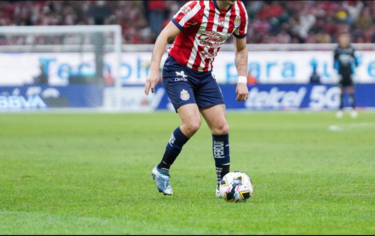 Chivas afrontará el Clausura 2026 con movimientos puntuales en su plantel. IMAGO7