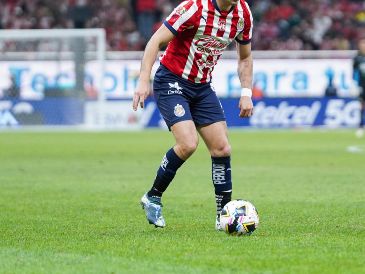 Chivas afrontará el Clausura 2026 con movimientos puntuales en su plantel. IMAGO7