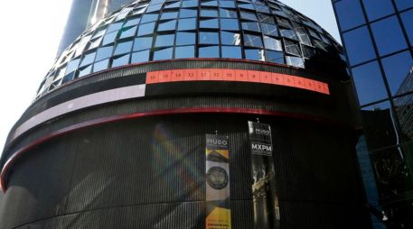 En la jornada, el peso mexicano se apreció un 0.52 % frente al dólar, al cotizar en 17.91 unidades por billete verde. EFE