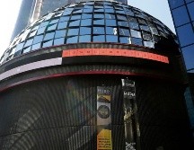 En la jornada, el peso mexicano se apreció un 0.52 % frente al dólar, al cotizar en 17.91 unidades por billete verde. EFE