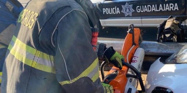 Accidente en avenida L&aacute;zaro C&aacute;rdenas deja un fallecido y una persona lesionada