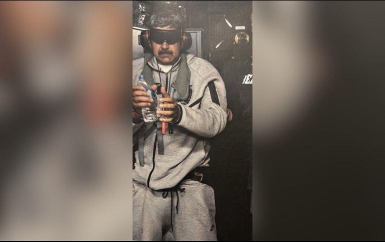 El mandatario de Venezuela, Nicolás Maduro, bajó este sábado del avión militar Boeing 757 que lo llevó a Nueva York con esposas colocadas y bajo un fuerte despliegue de seguridad. EFE