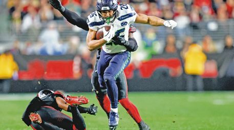 Zach Charbonnet anotó con un acarreo de 27 yardas en el primer cuarto del encuentro en la victoria de Seattle. AFP