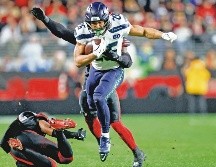 Zach Charbonnet anotó con un acarreo de 27 yardas en el primer cuarto del encuentro en la victoria de Seattle. AFP