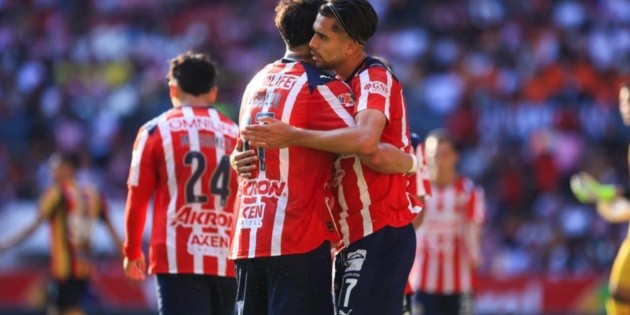 Chivas remonta ante Leones Negros y cierra la pretemporada con triunfo