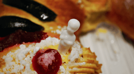 Estos pequeños muñecos blancos están hechos de polipropileno, también conocido como plástico No. 5. GOBIERNO DE MÉXICO