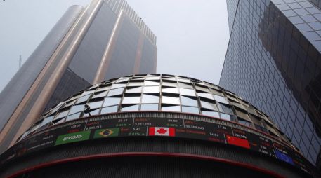 En la jornada, el peso mexicano se apreció un 0.05 % frente al dólar, al cotizar en 17.9 unidades por billete verde, frente a los 19.91 en la jornada anterior, según datos del Banco de México. EFE / ARCHIVO