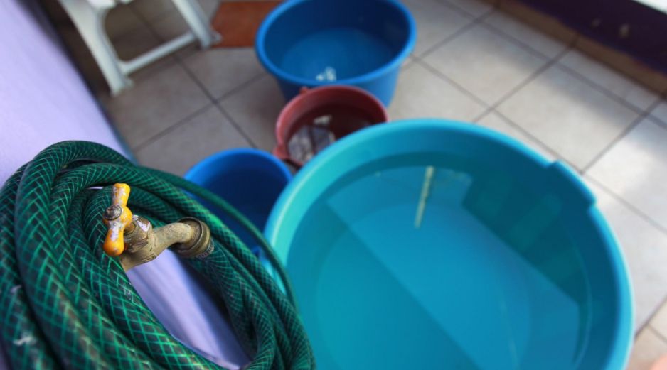 Tras el corte al suministro de agua tras labores de mantenimiento durante el pasado sábado 3 de enero, hay colonias de la Zona Metropolitana de Guadalajara donde aún no se ha restablecido el servicio. EL INFORMADOR / ARCHIVO