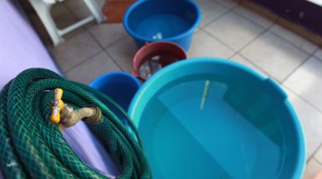 Tras el corte al suministro de agua tras labores de mantenimiento durante el pasado sábado 3 de enero, hay colonias de la Zona Metropolitana de Guadalajara donde aún no se ha restablecido el servicio. EL INFORMADOR / ARCHIVO