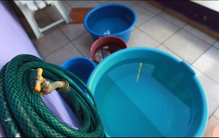 Tras el corte al suministro de agua tras labores de mantenimiento durante el pasado sábado 3 de enero, hay colonias de la Zona Metropolitana de Guadalajara donde aún no se ha restablecido el servicio. EL INFORMADOR / ARCHIVO