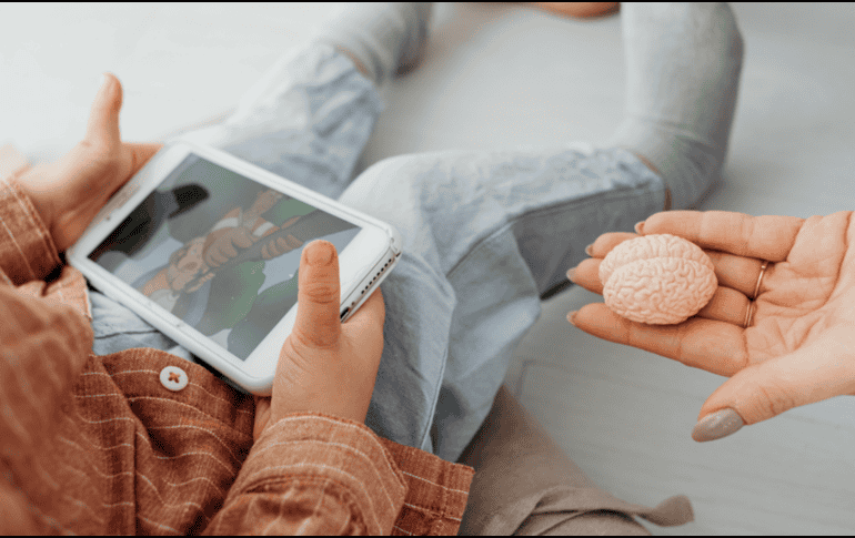 Si se modera el uso continuo y hay un acompañamiento adulto que regule los horarios y contenidos, se puede evitar las consecuencias negativas. CANVA