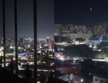 En redes sociales circularon videos en los que se escuchan disparos cerca del palacio presidencial de Miraflores. ESPECIAL.