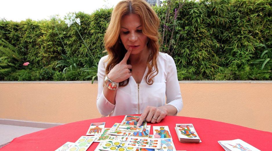 Mhoni Vidente revela vínculos que llegan con intención de estabilidad, crecimiento y aprendizaje, así como relaciones que marcarán un antes y un después en la vida de cada signo. SUN / ARCHIVO