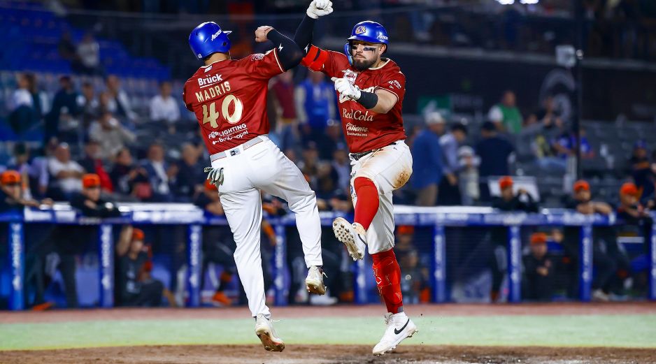 Julián Ornelas pegó un cuadrangular de tres carreras en la quinta entrada para sentenciar el juego. CORTESÍA/Charros de Jalisco