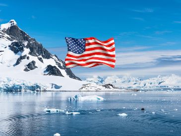 En un comunicado, los mandatarios reiteraron que la estratégica isla ártica, rica en minerales, "pertenece a su pueblo".  ESPECIAL / CANVA