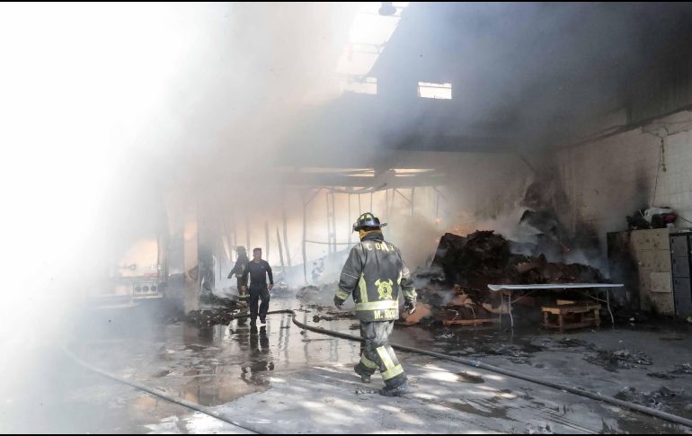 El fuego provenía de uno de los camiones revolvedores de la concretera en Tlaquepaque. SUN/ARCHIVO