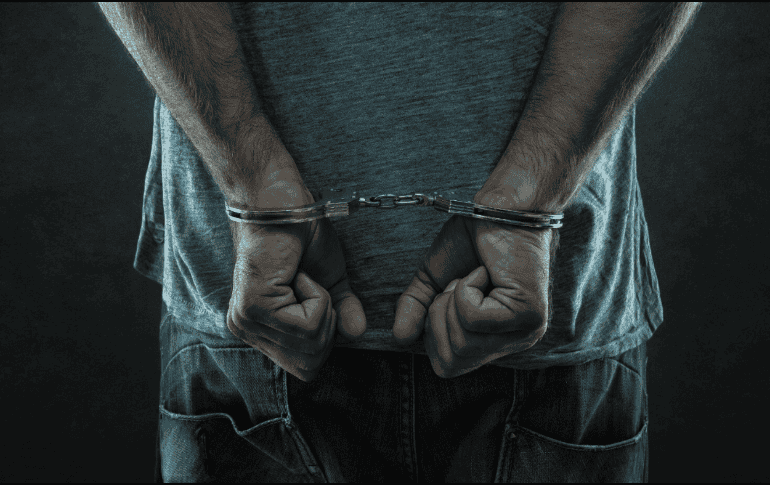 Al no poder comprobar la legal posesión de los objetos religiosos, los tres hombres, de 48, 38 y 20 años de edad, fueron detenidos. ESPECIAL