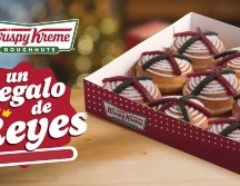 La Rosca de Reyes de Krispy Kreme combina tradición y sabor con donas rellenas y premios incluidos. X/@krispykrememx