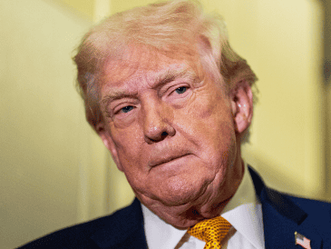 La decisión sobre hacer pública información que podría poner en peligro vidas o una misión suele incluir debates de alto nivel entre editores y funcionarios gubernamentales de EU. AP/ARCHIVO